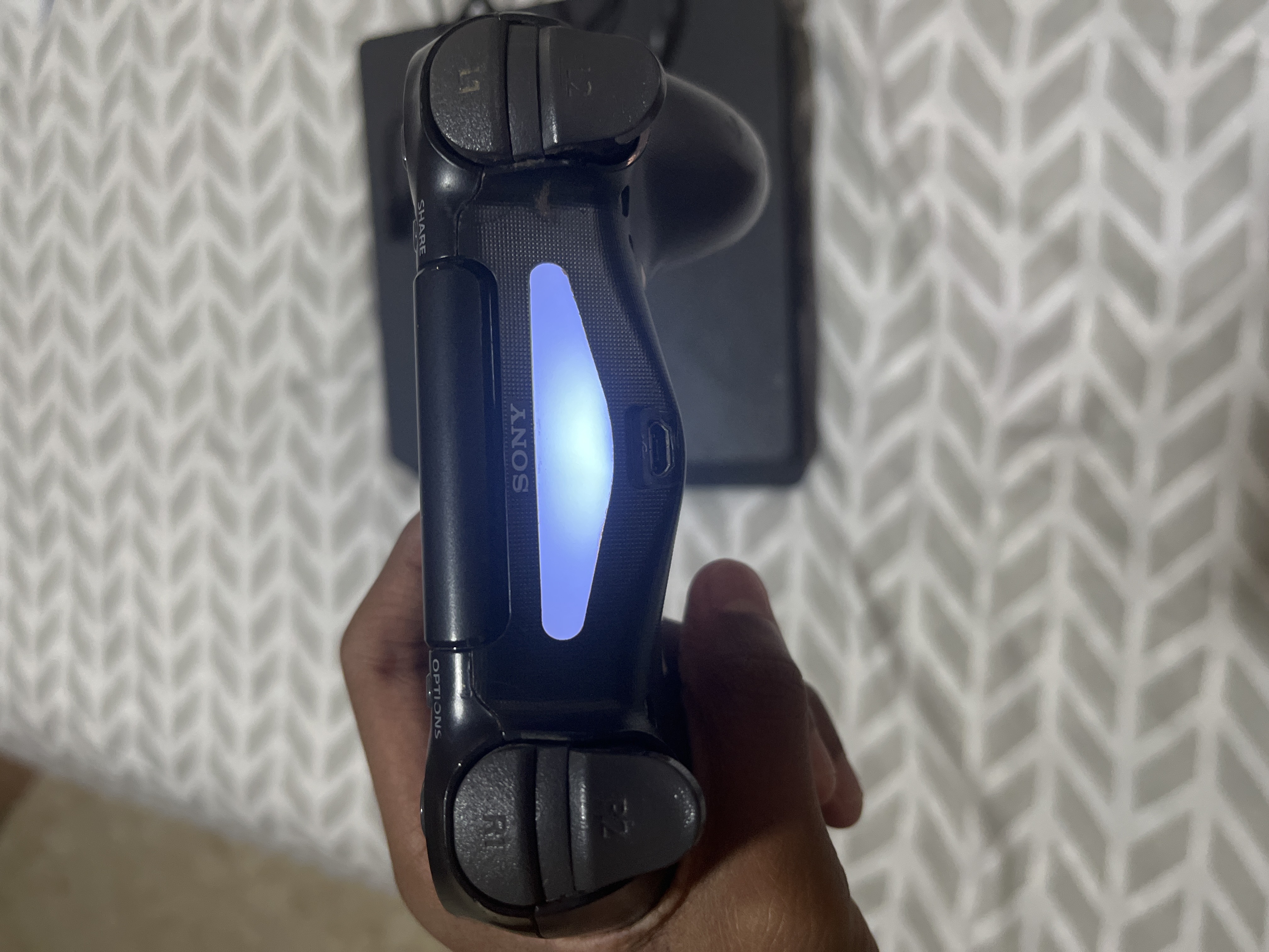 consolas y videojuegos - PS4 Slim usada, Control PS4 y fuente de alimentación  3
