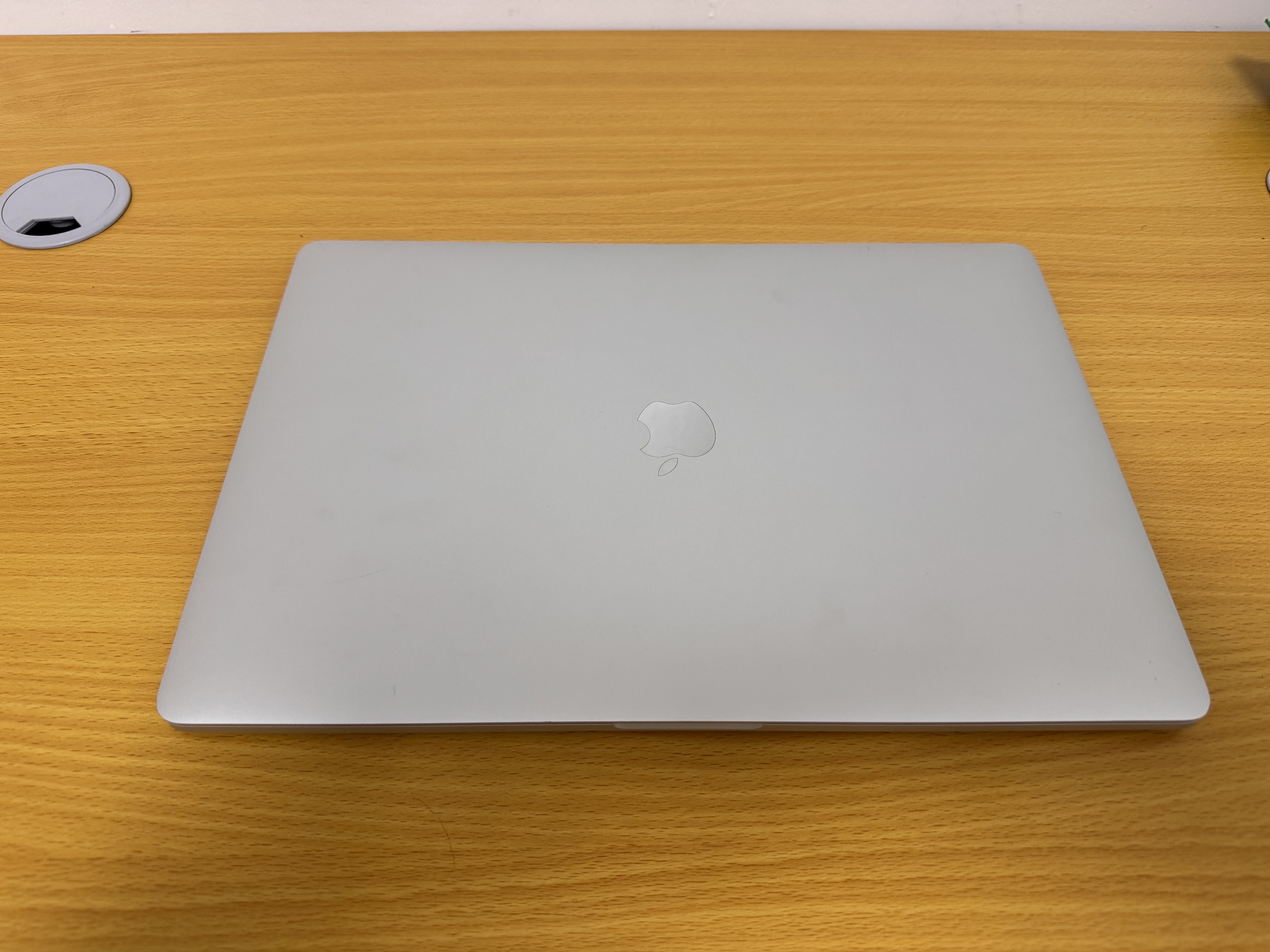 computadoras y laptops - MacBook Pro 15-inch 2019 i9 Doble Tarjeta Gráfica 8
