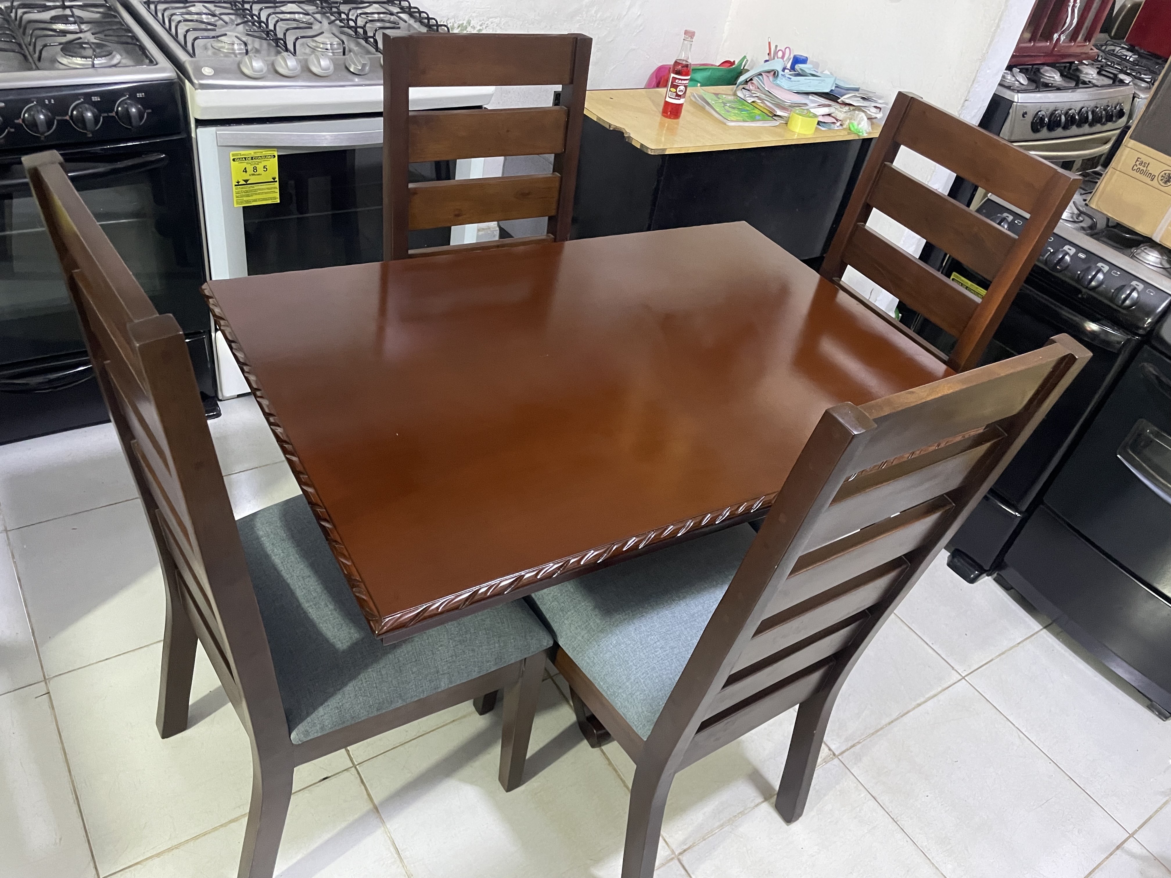 muebles y colchones - Juego de comedor 4 sillas elaborado en caoba Criollas con garantías