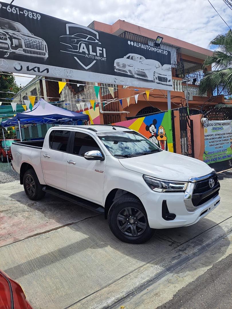 jeepetas y camionetas - Toyota Hilux full 2022 2