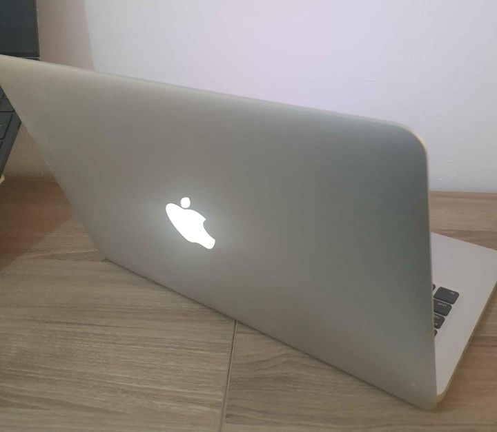 computadoras y laptops - Laptop MacBook Pro 2015, pant Retina 13,3'', 128GB, 8GB RAM, Core i5 como nueva 4