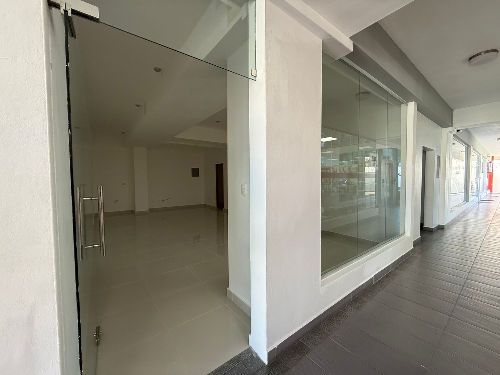 oficinas y locales comerciales - ✅Alquiler de LOCALES COMERCIALES 
                    📍 Mirador Sur
 2