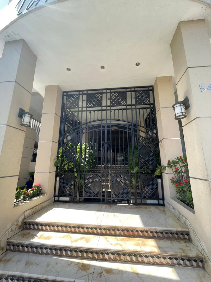 apartamentos - En Venta Apartamento de 3 Habitaciones  PISO ALTO  en los Cacicazgos. 8