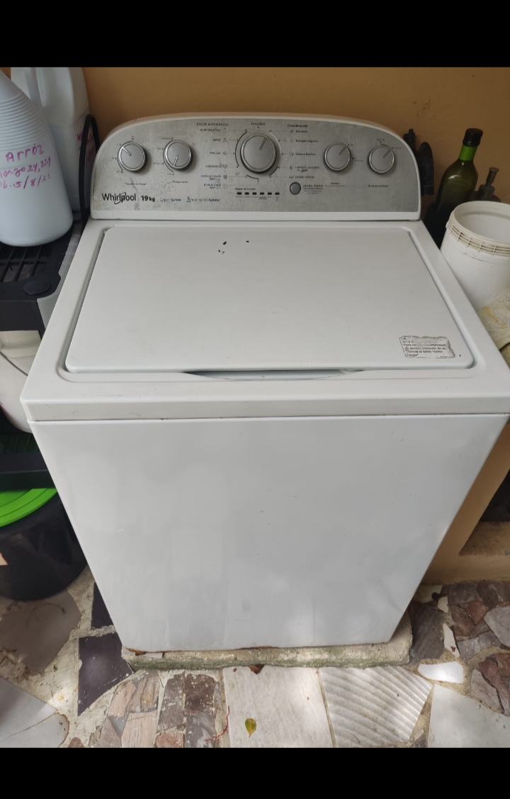 electrodomesticos - Vendo lavadora en buen estado Whirlpool de 19 kg 1