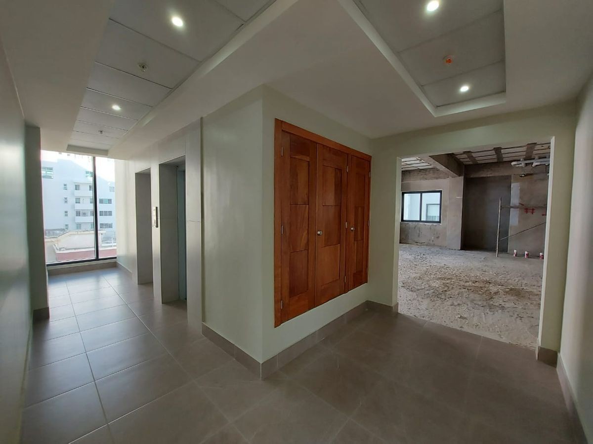 oficinas y locales comerciales - Alquilo Local 76  mts 3er   piso Torre Corporativa en Evaristo
 6