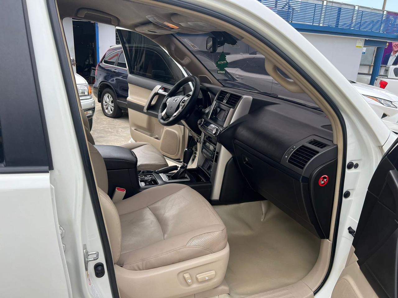 jeepetas y camionetas - Toyota land cruicer prado vx 2013 8