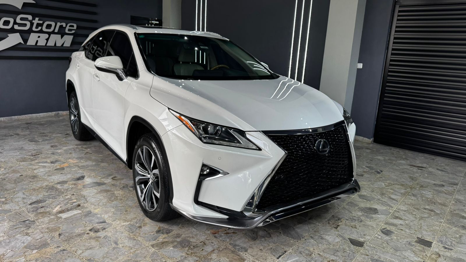 jeepetas y camionetas - Lexus RX350 2017 clean carfax 2