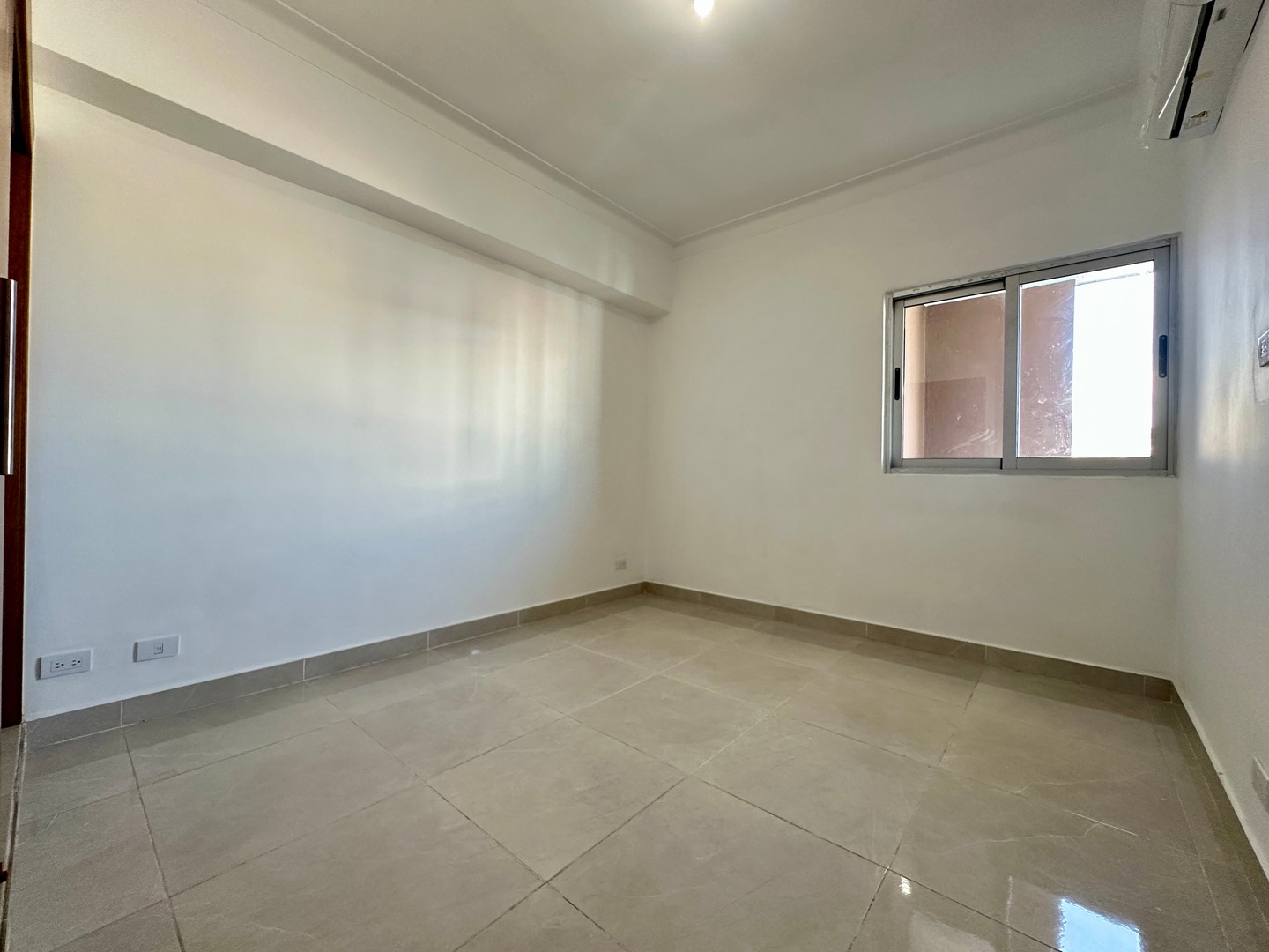 apartamentos - Apto en alquiler con linea blanca de 3 habitaciones, Bella Vista DN 4