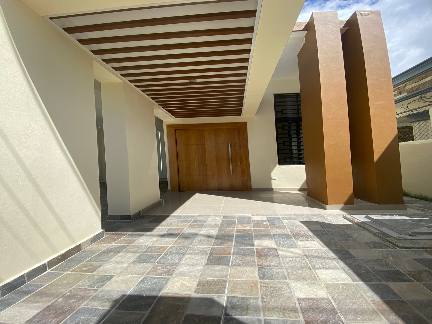 casas - CASA EN VENTA EN SANTIAGO DE LOS CABALLEROS RESIDENCIAL CERRADO  1