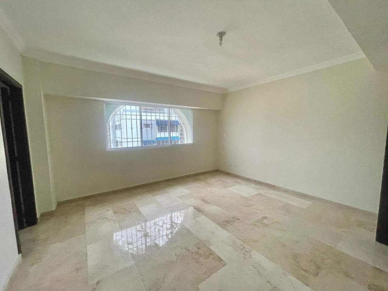 apartamentos - Se vende Penthouse en Urb Real

325mts
 4 Hab
4.5 Baños
3 Parq
 U$$ 330,000 5