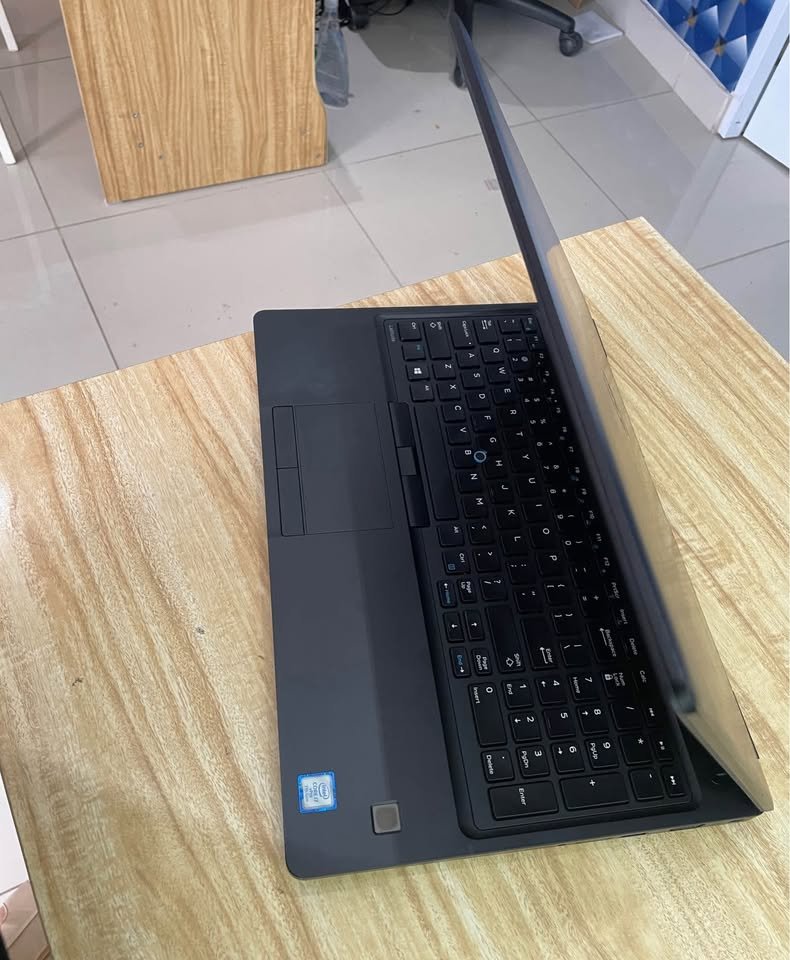 computadoras y laptops - Laptop Dell Latitude Intel core i3 8va Generación