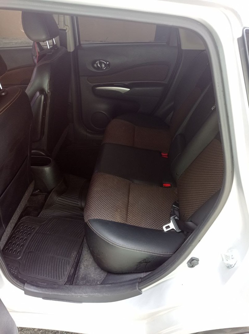 carros - Nissan Note  Medalist 2017 3