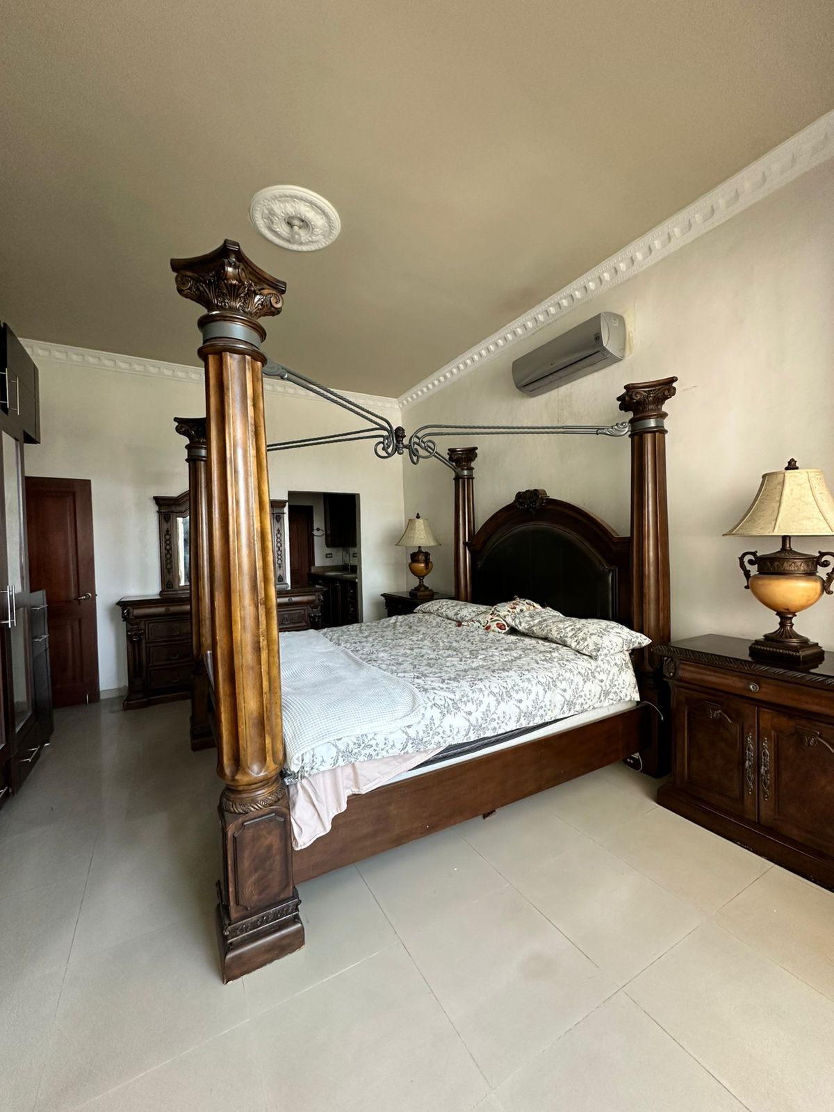 muebles y colchones - Juego de cama king size en caoba 4