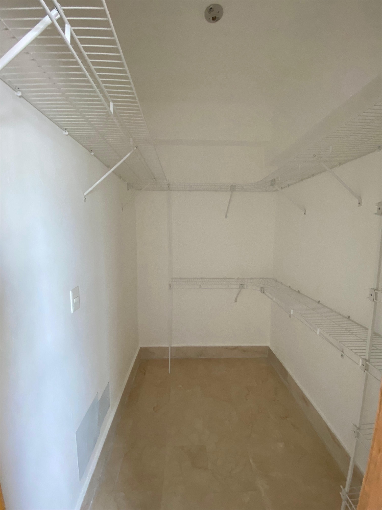 apartamentos - Apartamento de 3 habitaciones en alquiler ubicado en Evaristo Morales  6