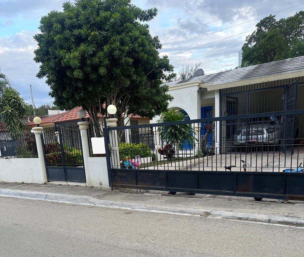 casas - ¡Venta de Casa a Minutos de la UASD Santiago! 0