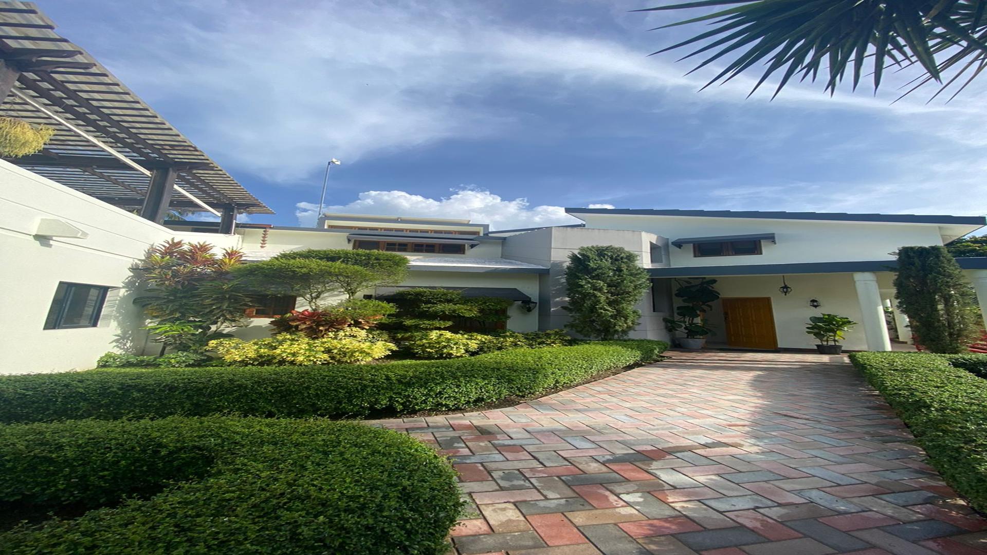 casas vacacionales y villas - Venta Villa Amueblada | Jarabacoa | 5 Habitaciones 0