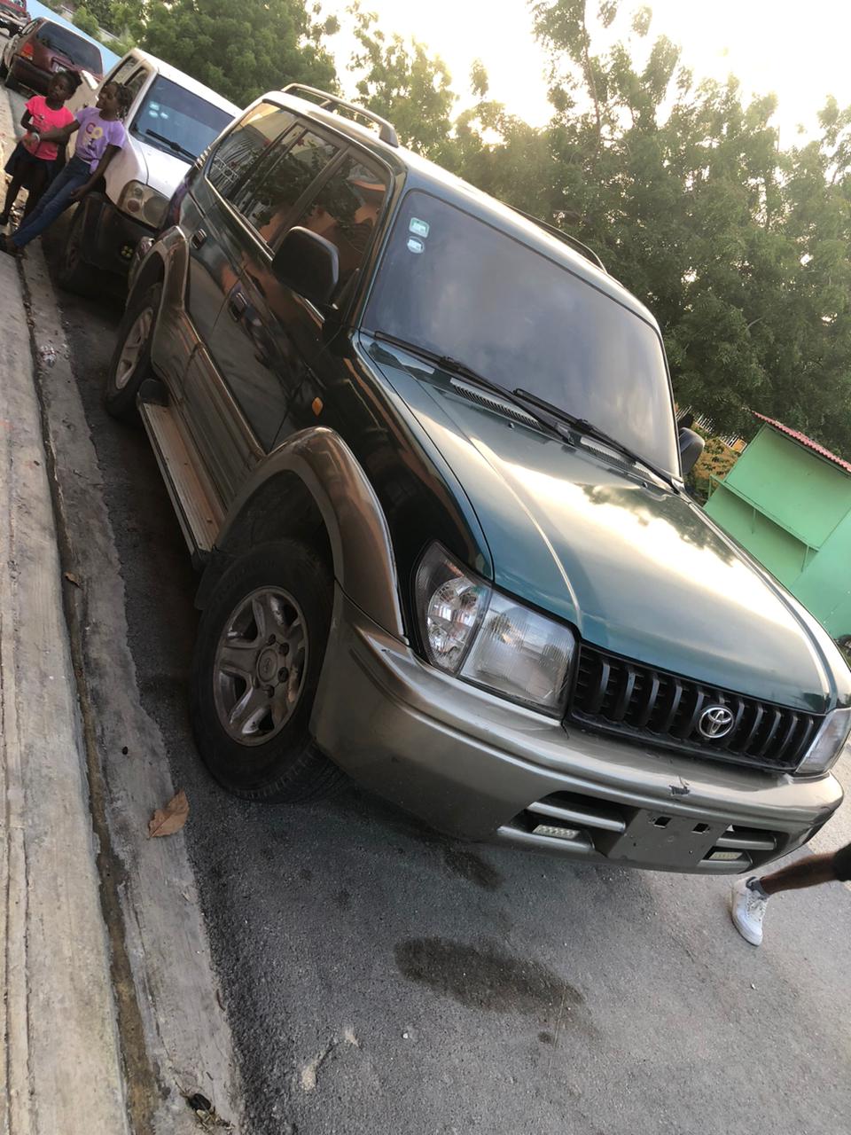 jeepetas y camionetas - Toyota Prado del año 2000 0