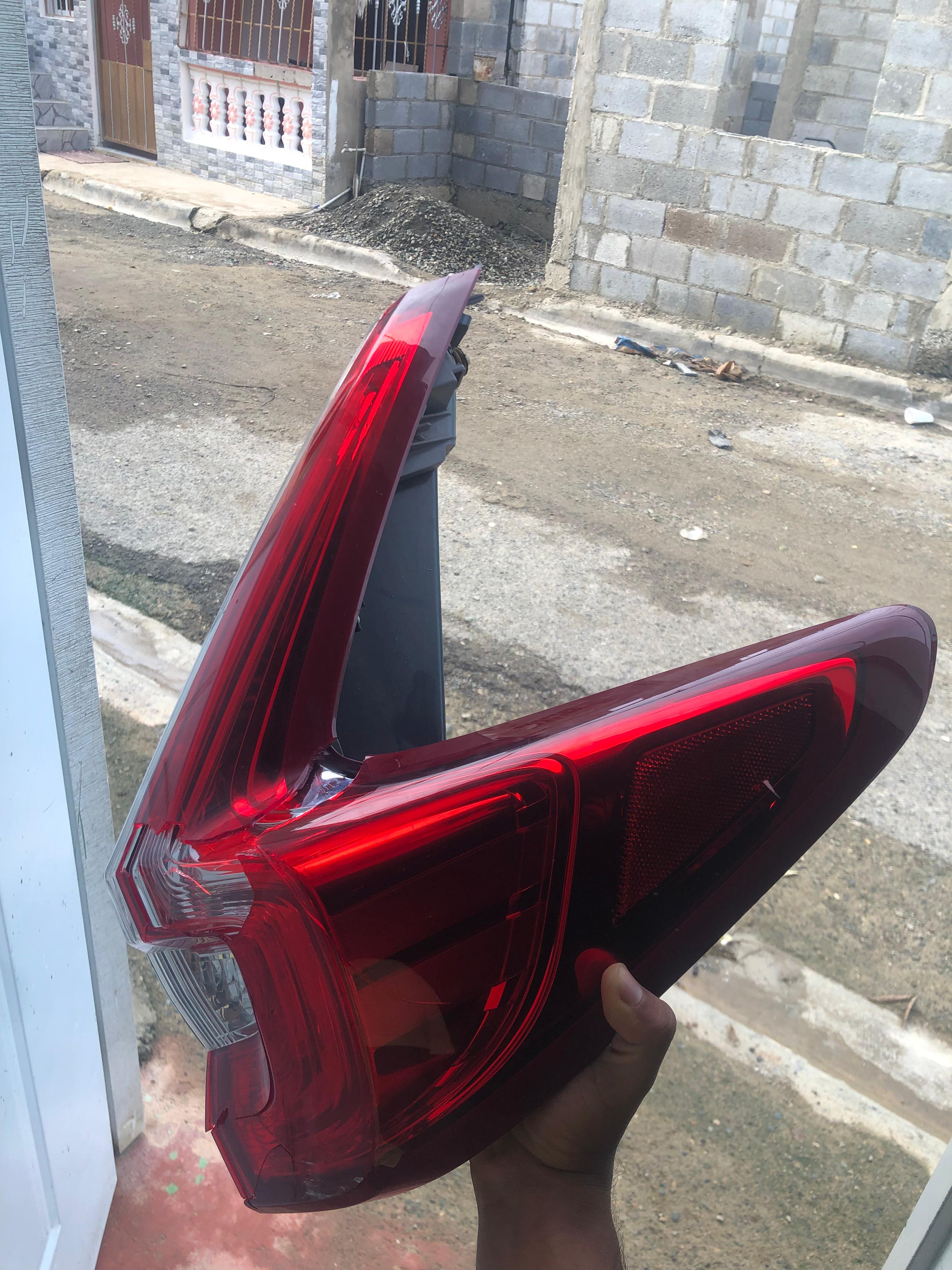 accesorios para vehiculos - vendo una pantalla de crv original 4mil negociable esta nueva un poquito rota  2