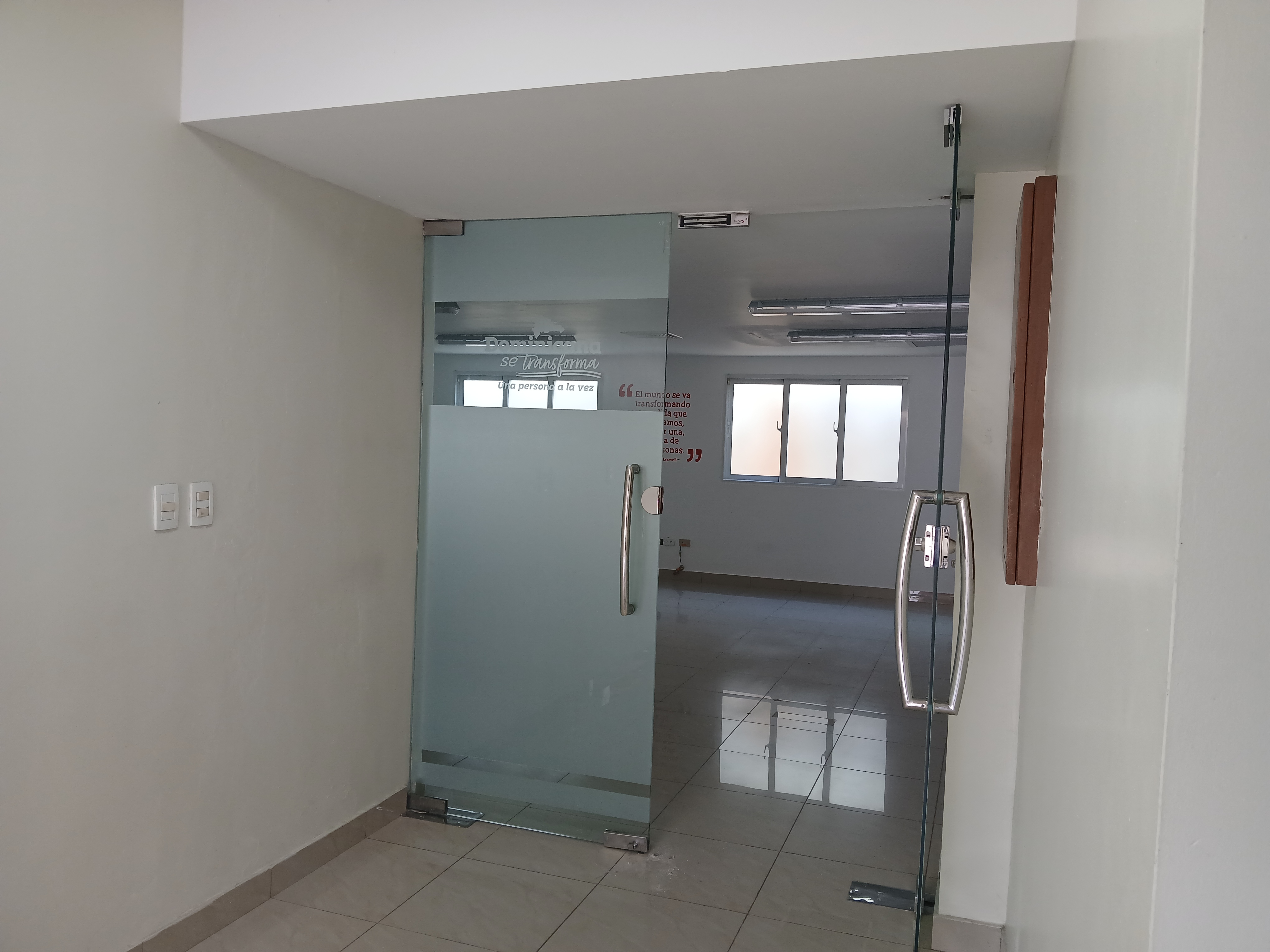 oficinas y locales comerciales - Local Empresarial  0