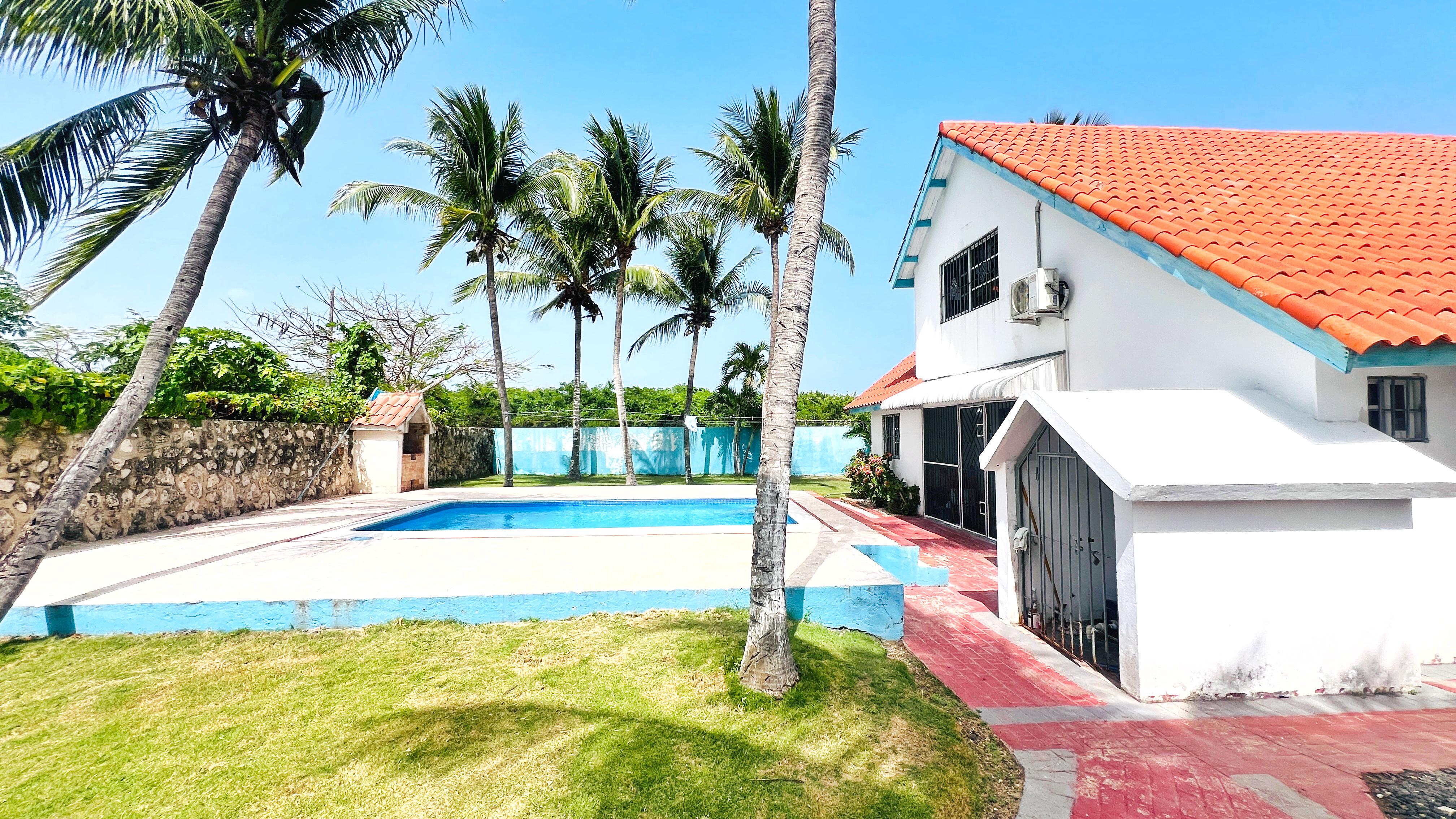 casas vacacionales y villas - Villa en Venta en Juan Dolio a paso de la Playa 8
