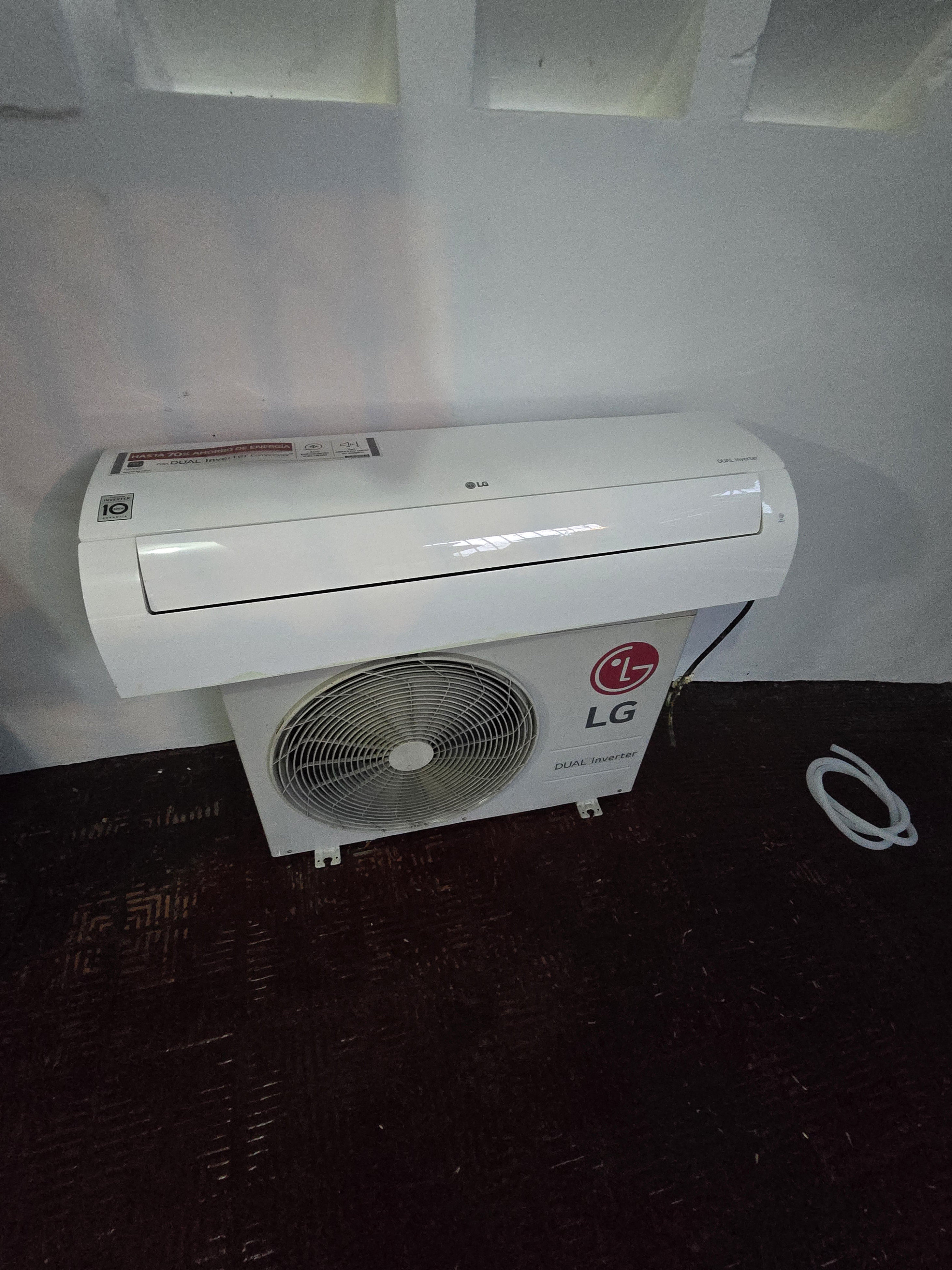 aires acondicionados y abanicos - aire acondicionado LG inverter de 18000btu luz 220 0