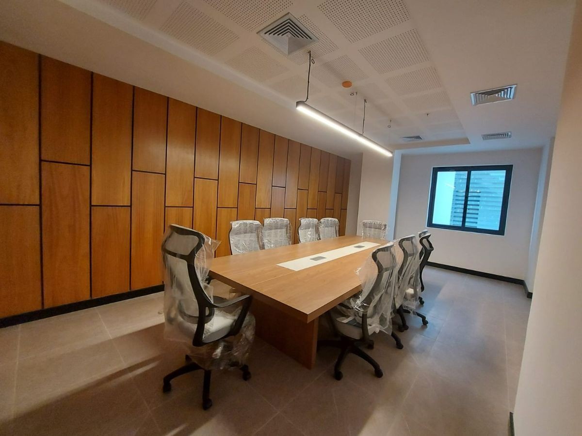 oficinas y locales comerciales - Alquilo Local 76  mts 3er   piso Torre Corporativa en Evaristo
 3