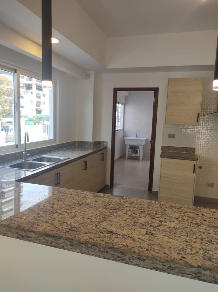 apartamentos - Vendo Ensanche Naco Segundo piso con Terraza. 9