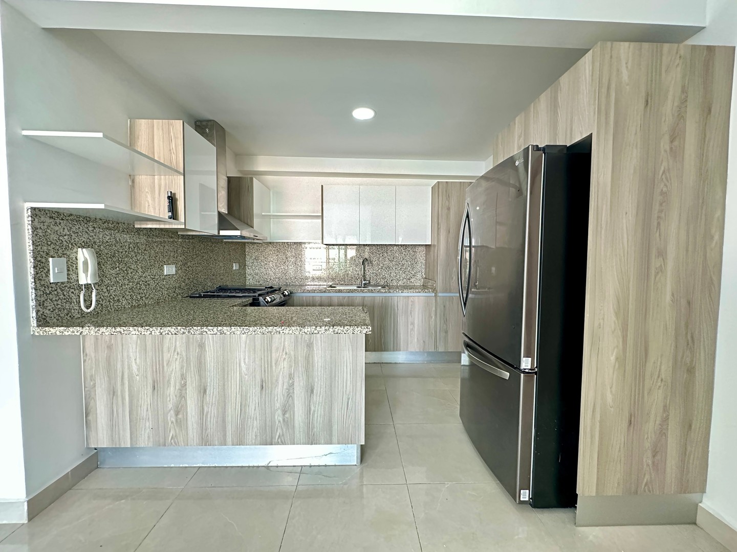 apartamentos - Apto en alquiler con linea blanca de 3 habitaciones, Bella Vista DN 1