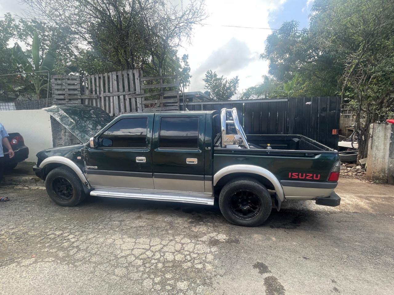 jeepetas y camionetas - Isuzu KB 2002 4x4, Excelentes condiciones