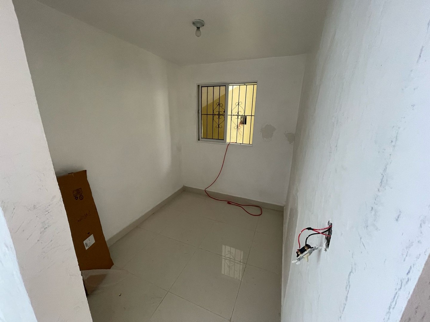 oficinas y locales comerciales - Rento Local en Ensanche Quisqueya en 1er Piso  Prox. A La C. Jose Tapia Brea 
 8