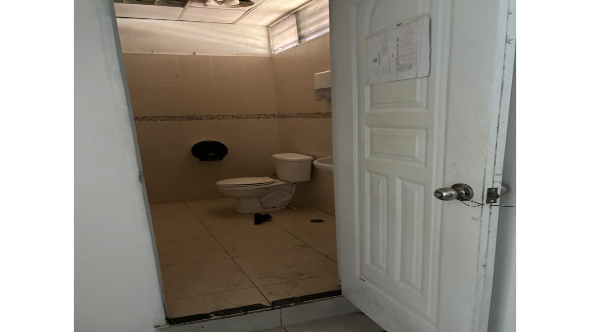 oficinas y locales comerciales - Alquiler Local Comercial Naco 1er Piso 136 Mts 1