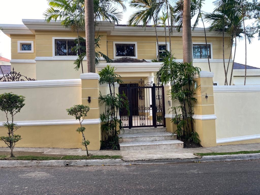 casas - Venta de casa en las praderas con 850mts Distrito Nacional  3