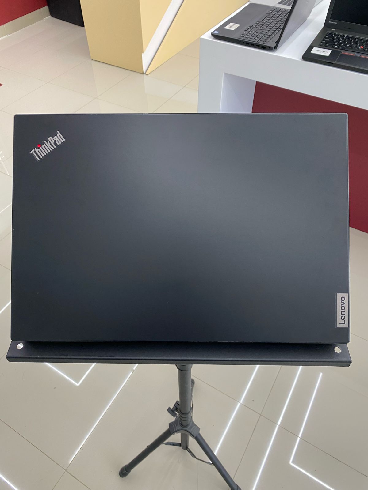 computadoras y laptops - Laptop Lenovo Thinkpad L15, 15.6¨ i5 10ma Gen 8GB  2