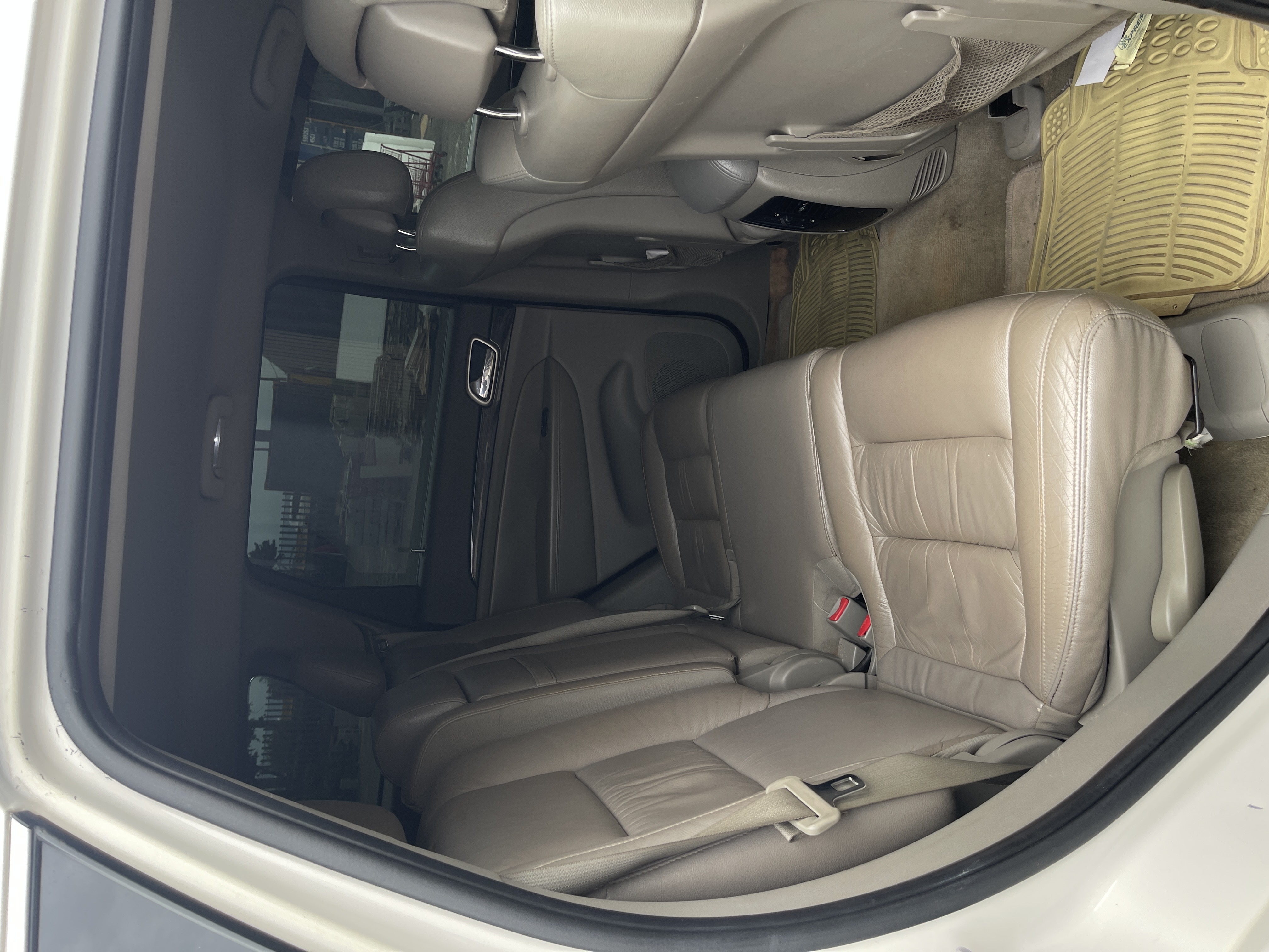 jeepetas y camionetas - JEEP CHEROKEE LAREDO 2011 buenas condiciones  9