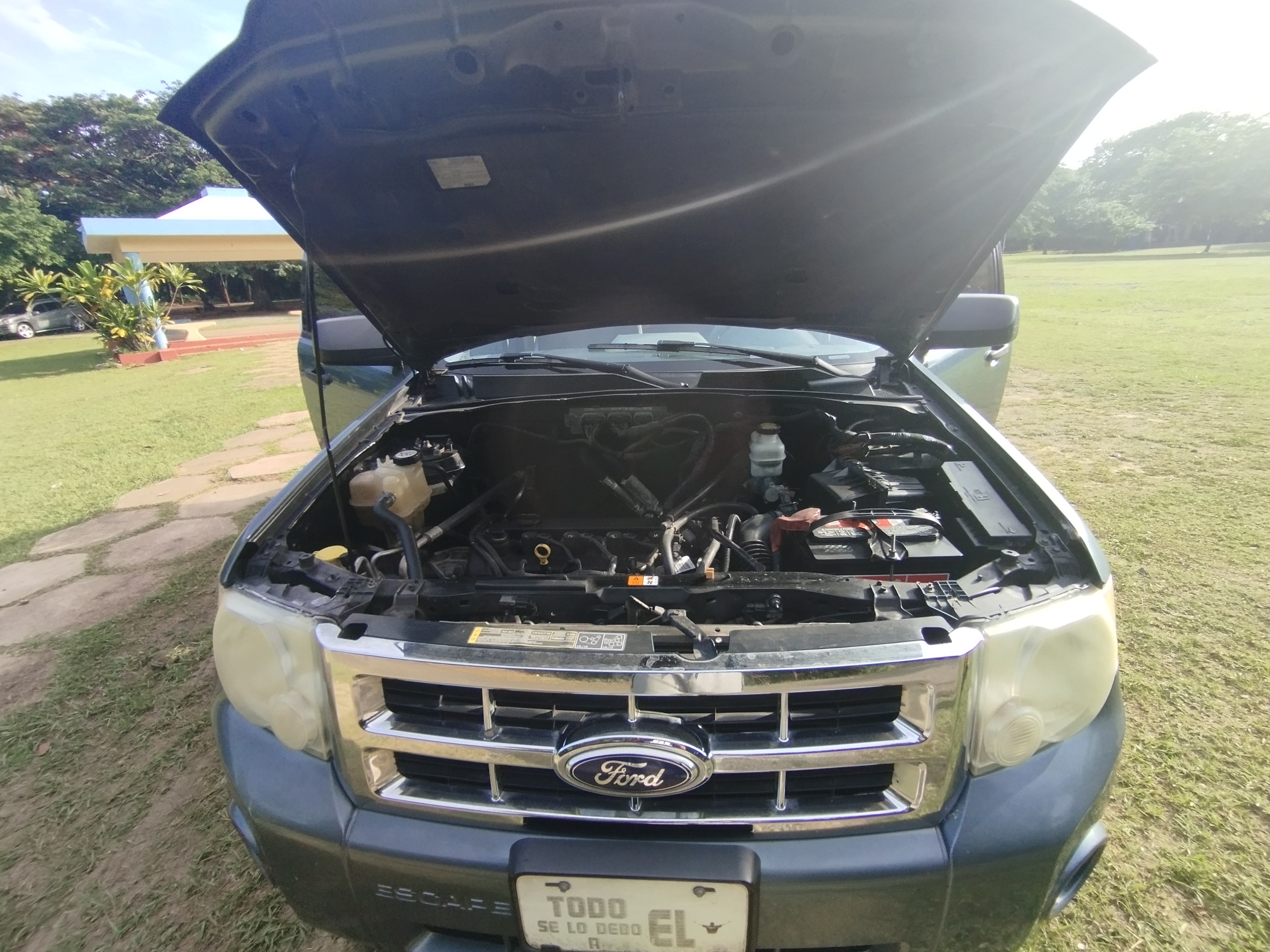 jeepetas y camionetas - 2011 Ford escape....97,500 millas (solo 2 dueños) 0