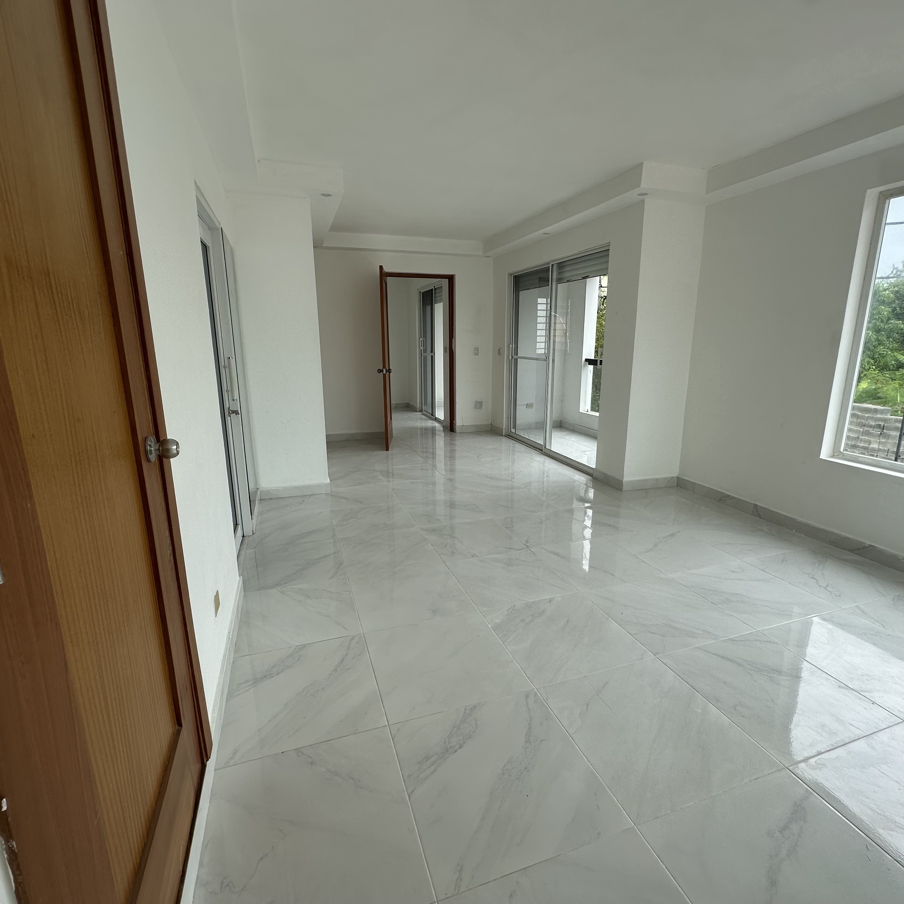 casas - Casa en alquiler de tres niveles! 🏡, Jacobo Majluta – Santo Domingo Norte.
 7