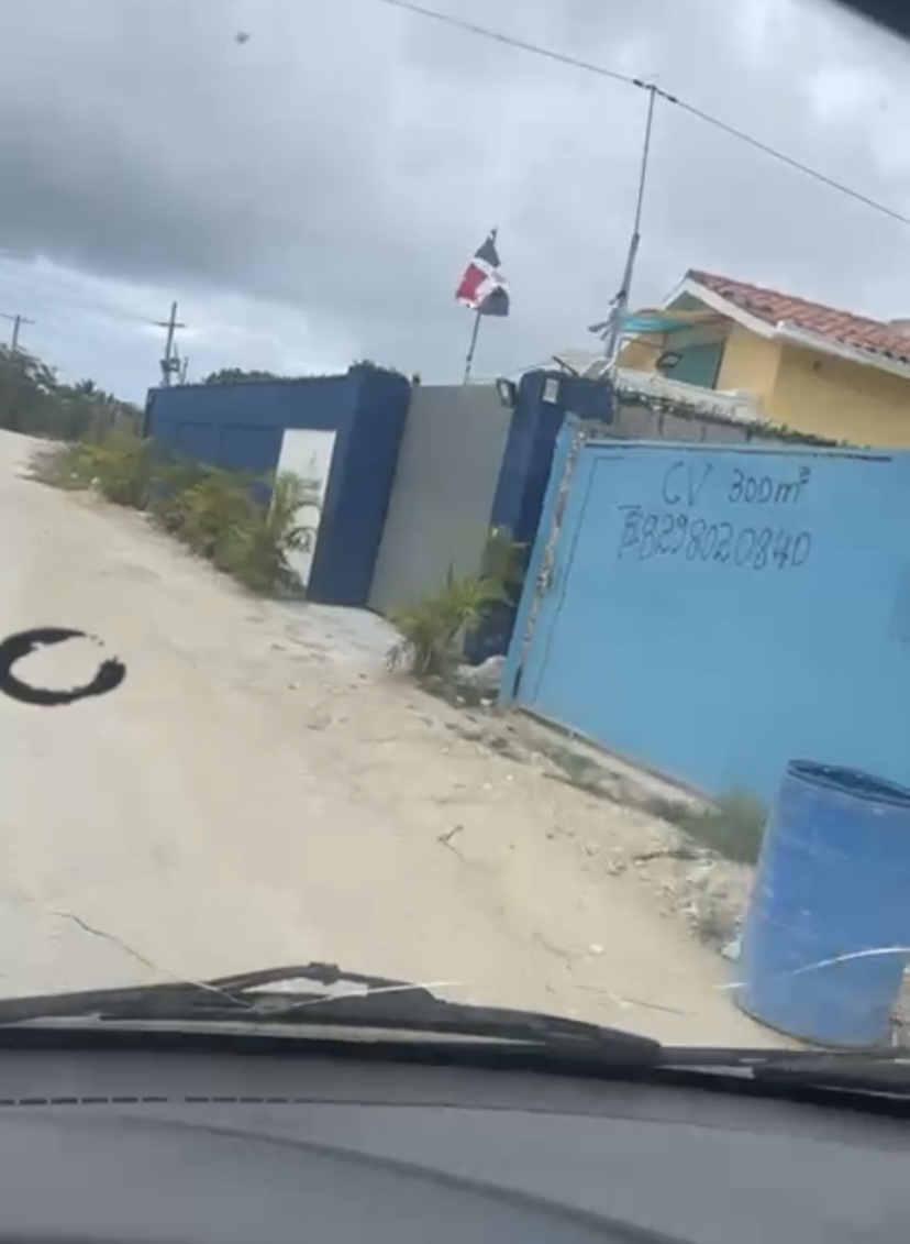 solares y terrenos - Vendo solar en bávaro punta cana (legal)  2