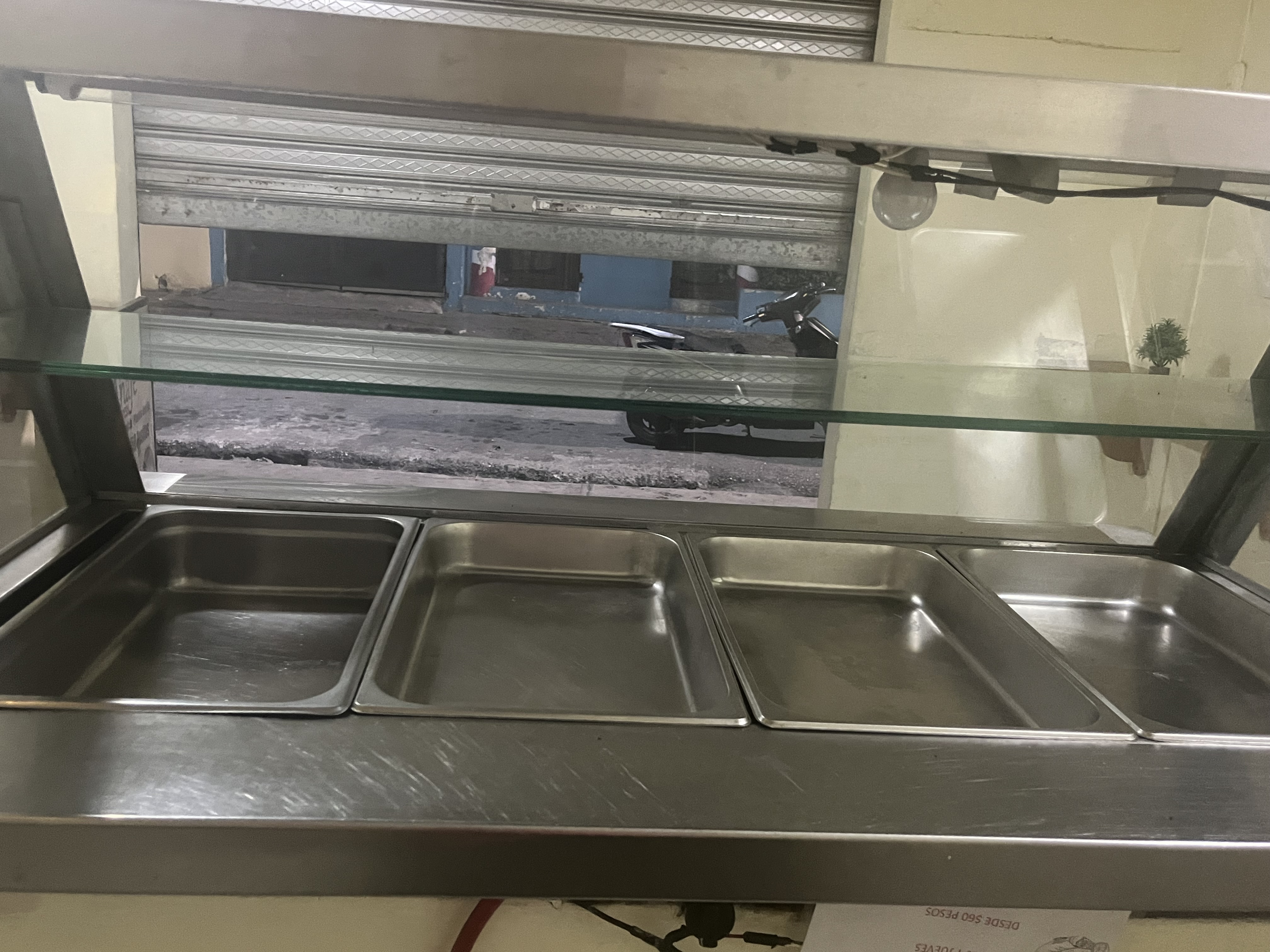equipos profesionales - Exhibidor de mesa con 4 chafing dish 2