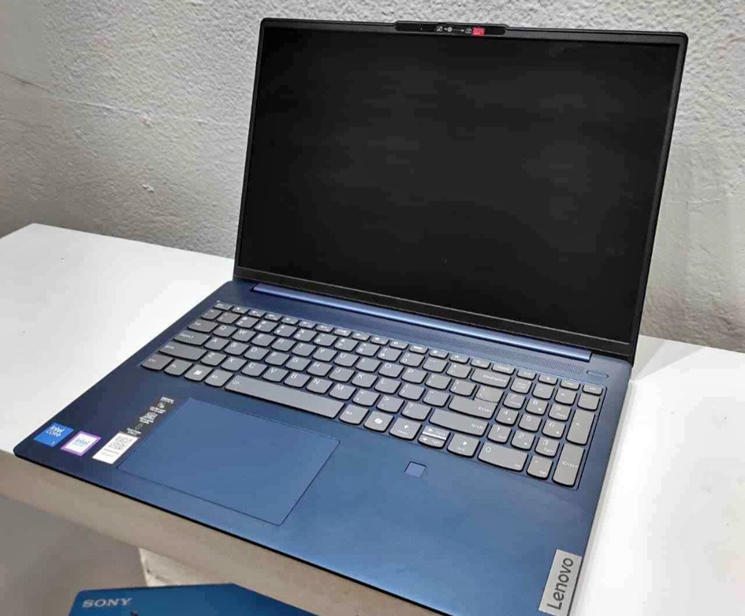 computadoras y laptops - Lenovo IdeaPad Slim 5 16" WUXGA Touch, Intel 7 Ultra, 16GB RAM, 1TB SSD, Nueva 1