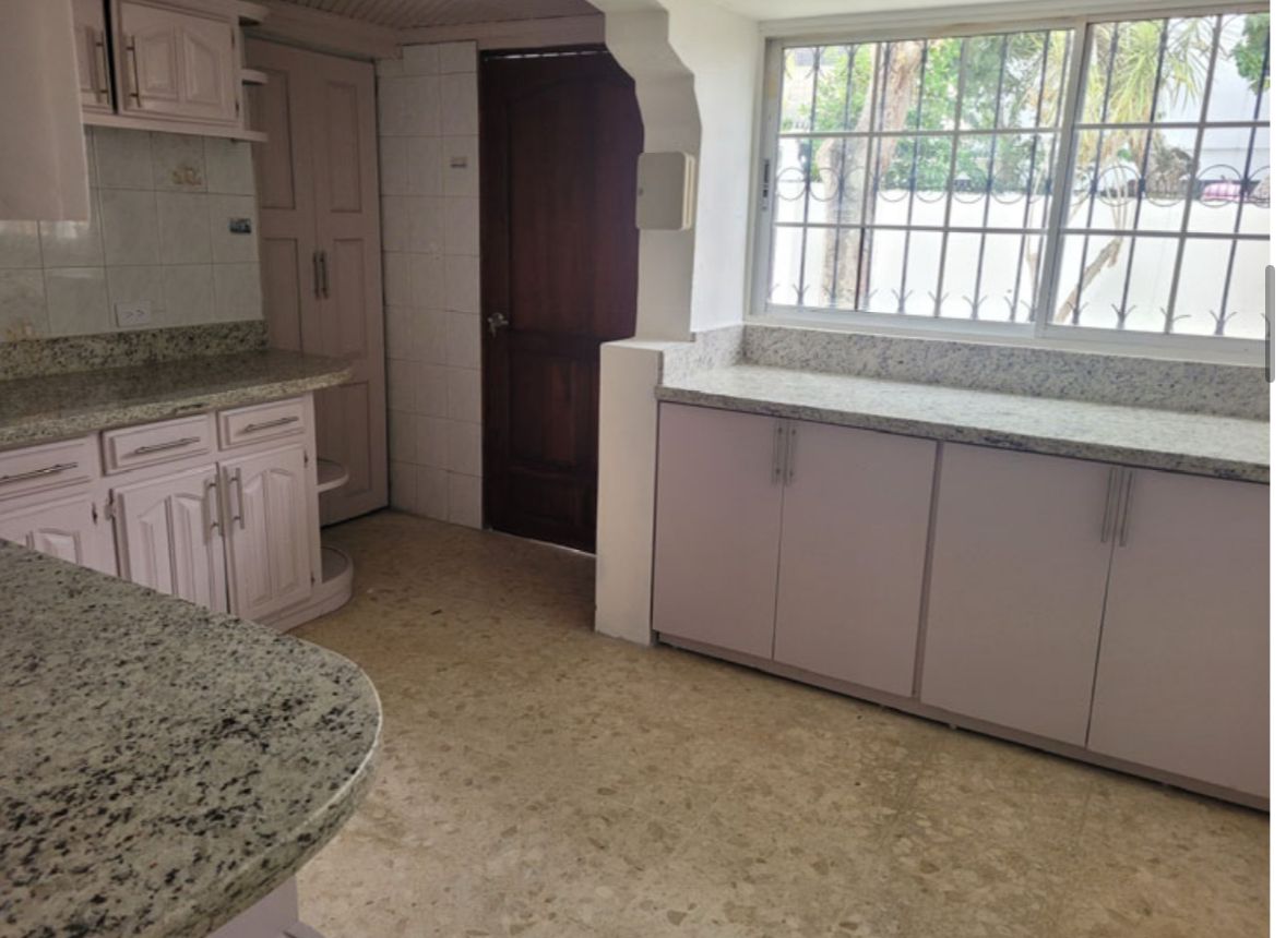 casas - Casa en Venta 2 niveles 3 habitaciones 2 baños 2 parqueos en Colinas de Los Rios 5