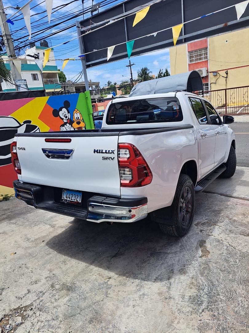 jeepetas y camionetas - Toyota Hilux full 2022 3
