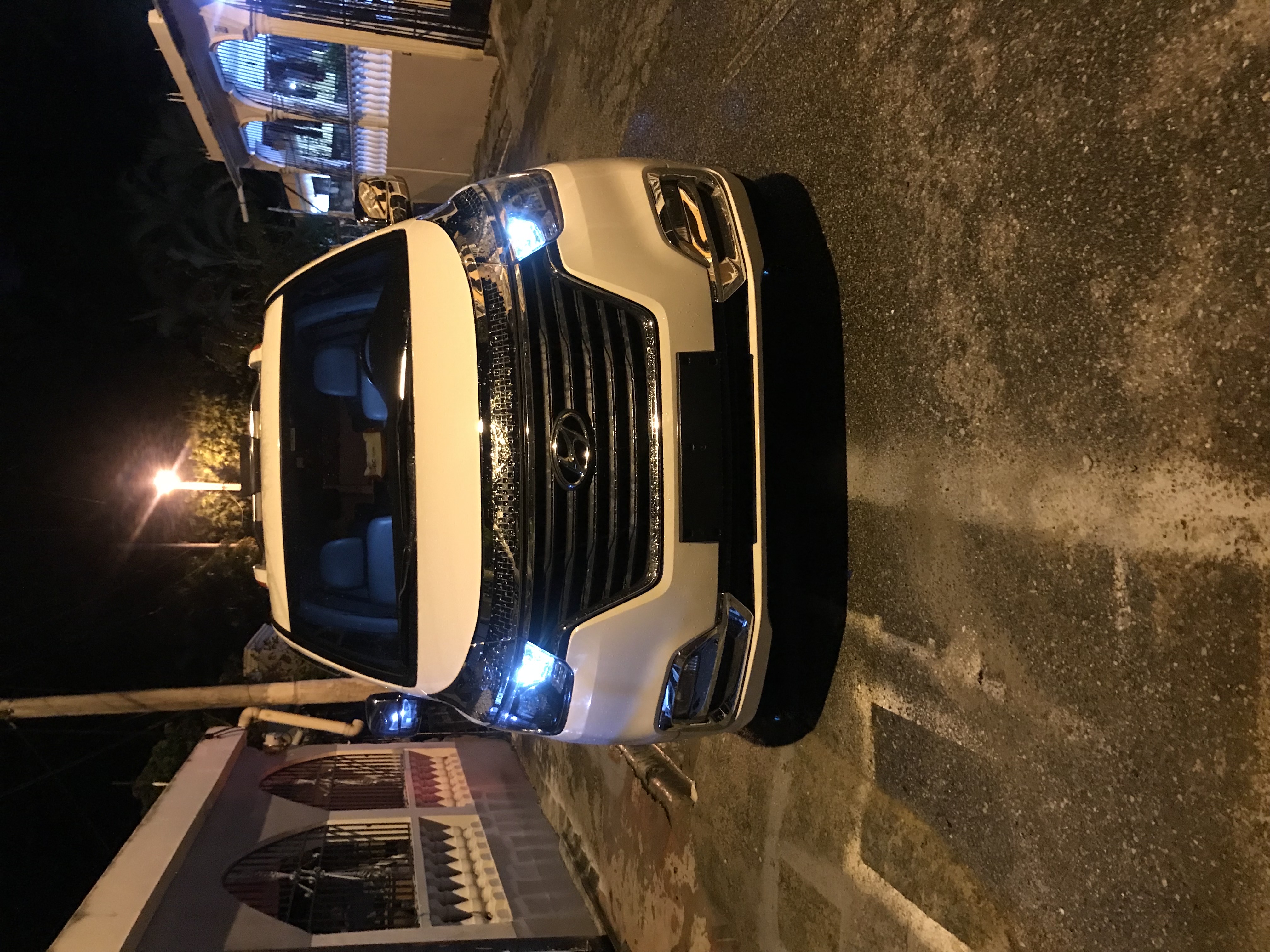 jeepetas y camionetas - Hyundai grand starex traspasó  1