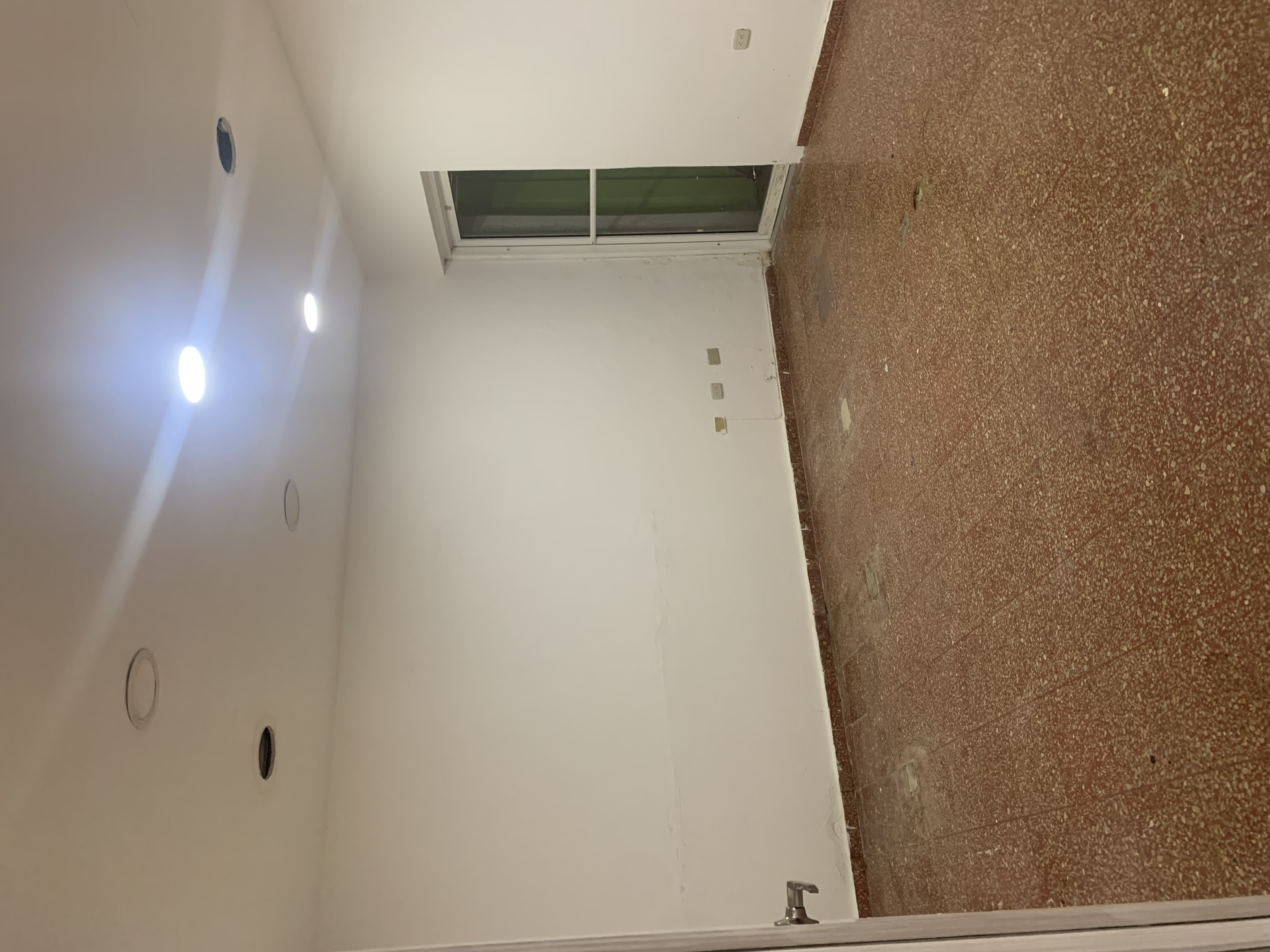 oficinas y locales comerciales - Local comercial en Bella vista  4