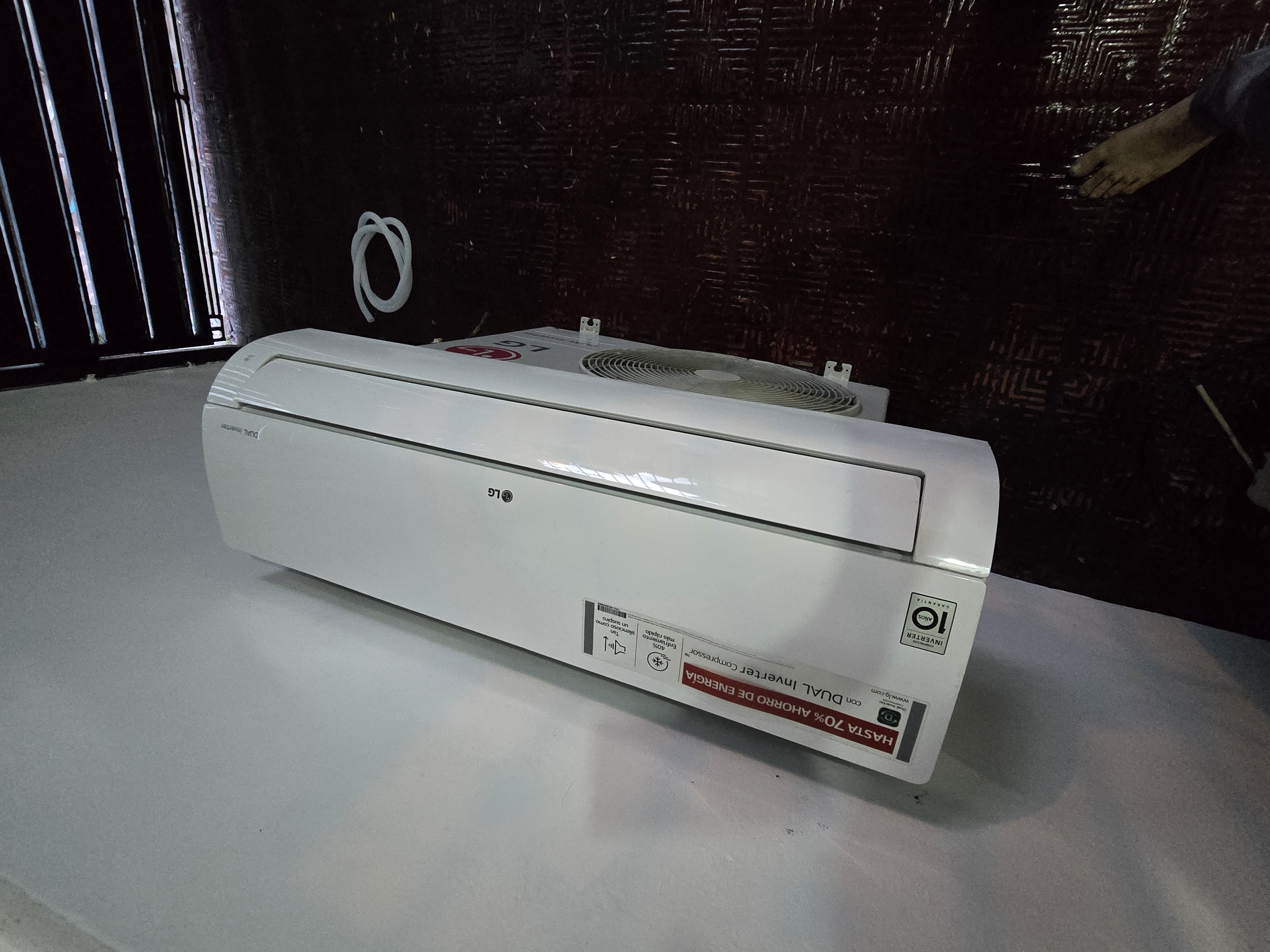 aires acondicionados y abanicos - aire acondicionado LG inverter de 18000btu luz 220 1