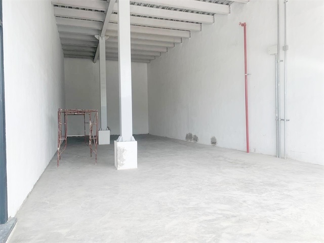 oficinas y locales comerciales - Local amplio en los jardines 3