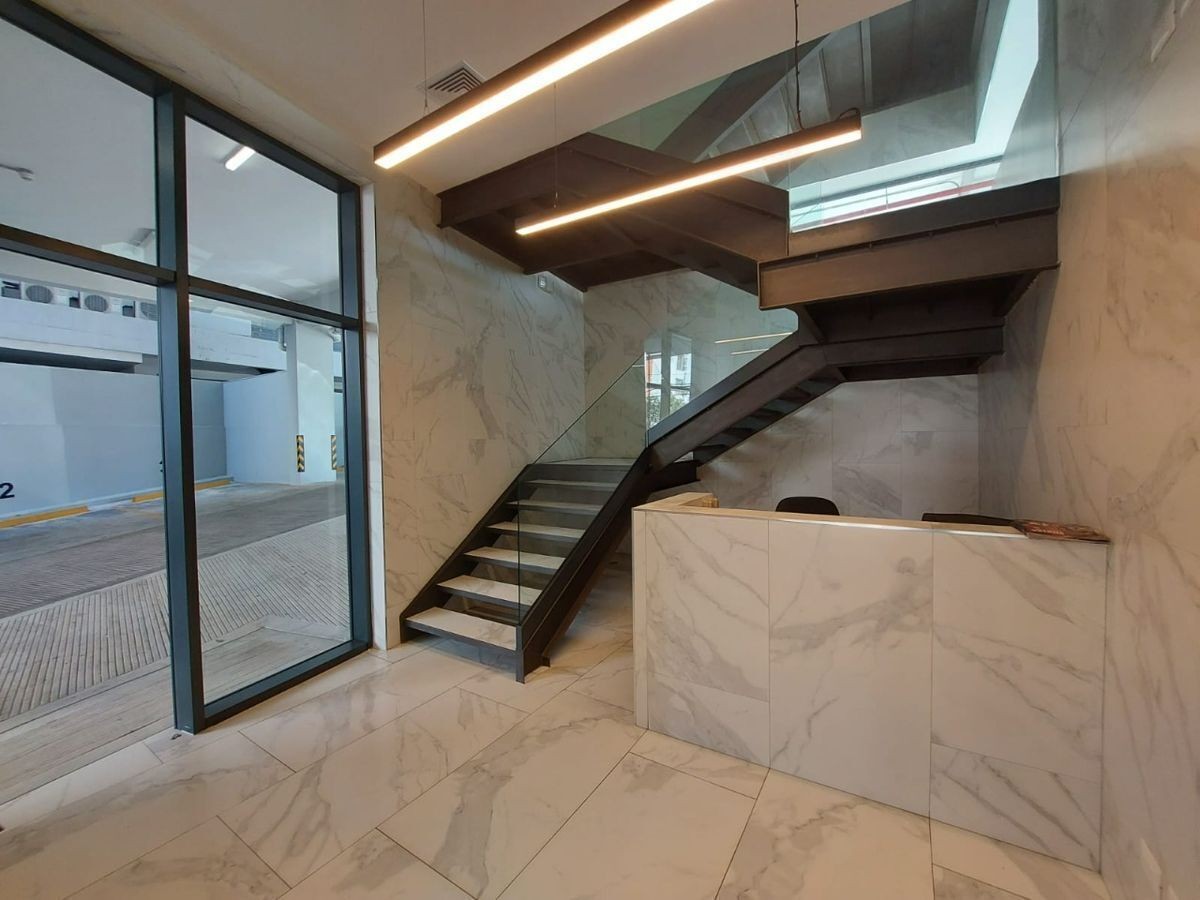 oficinas y locales comerciales - Alquilo Local 46 mts 4to  piso Torre Corporativa en Evaristo
 0