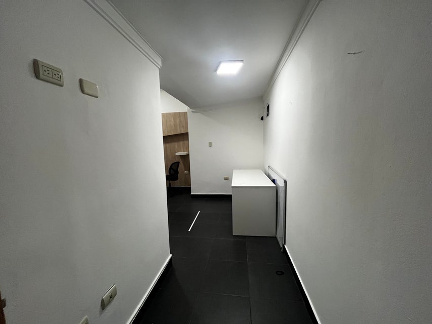 oficinas y locales comerciales - Oficina en alquiler en Gazcue 3