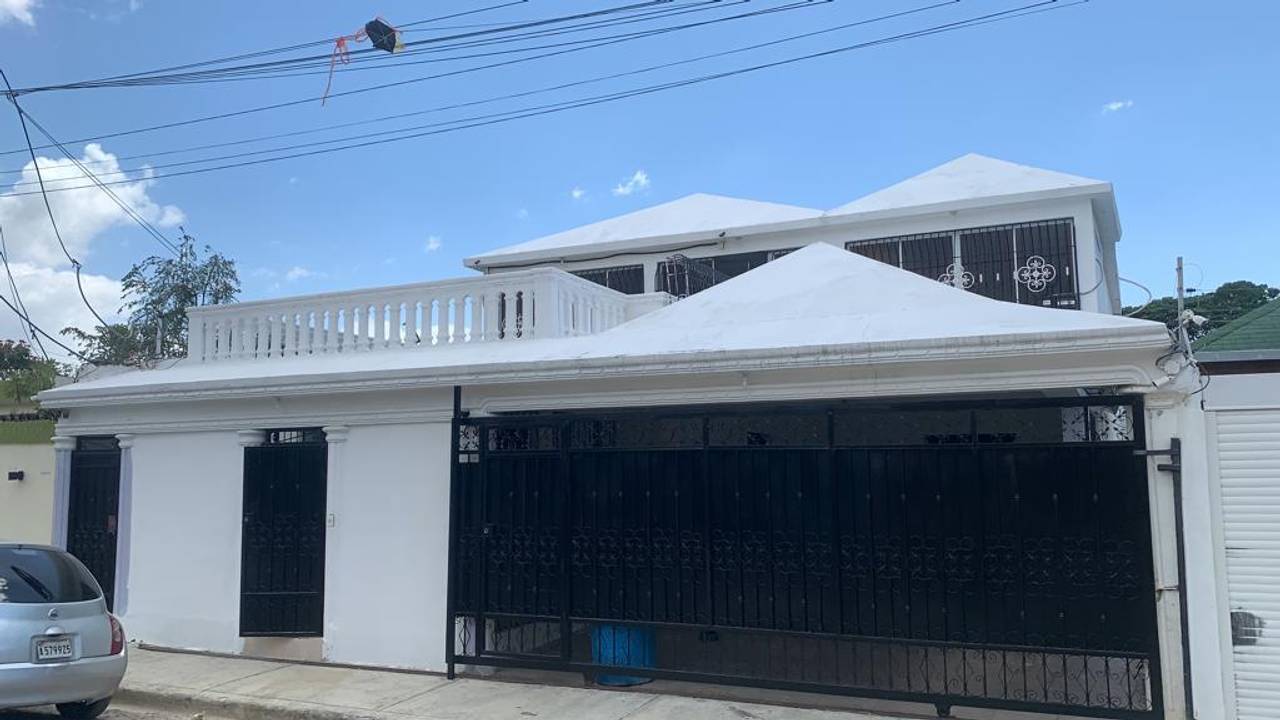 casas - CASA DE DOS NIVELES EN LOS ROSALES , STO.DGO. ESTE
