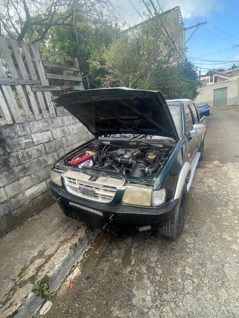 jeepetas y camionetas - Isuzu KB 2002 4x4, Excelentes condiciones 1