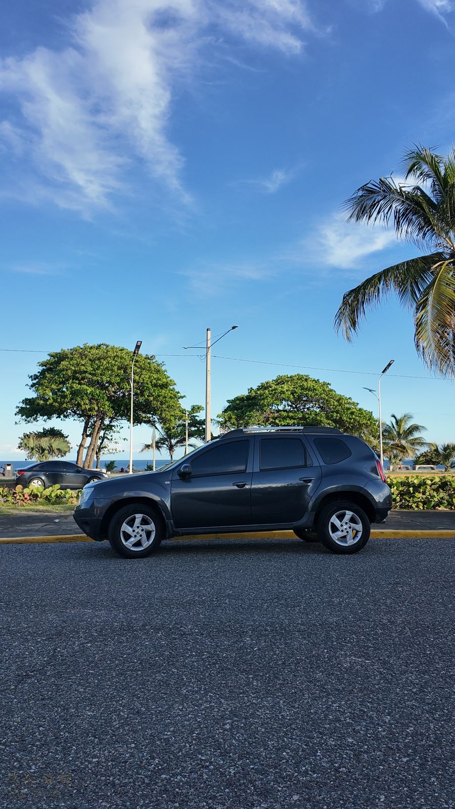 jeepetas y camionetas - Renault Duster 2015 automática en excelente estado